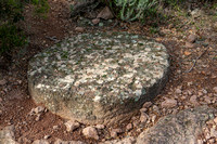 Meule taillée dans la rhyolite amarante.
